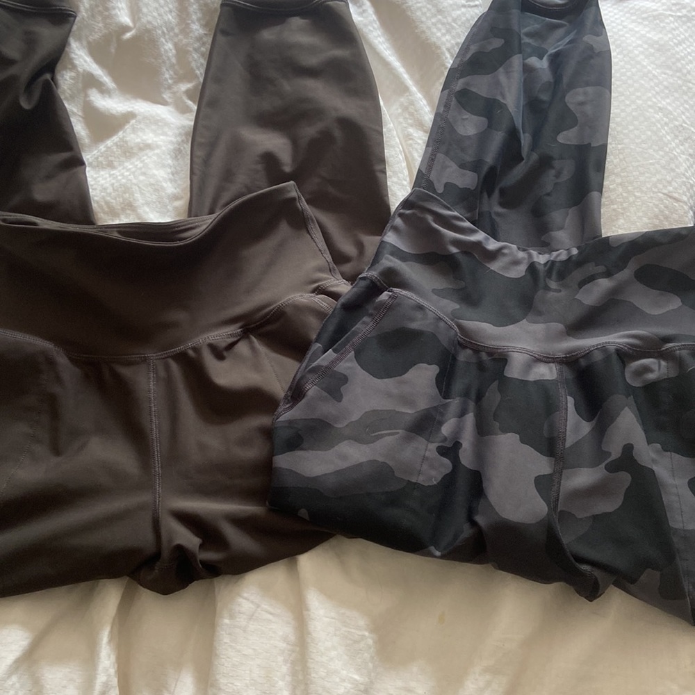 Two pairs of Old navy active elevate legging joggers camo and green